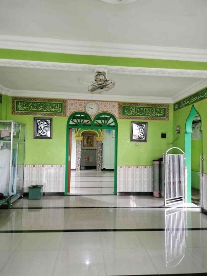 Mahasiswa UIN Walisongo Semarang Gotong Royong di Mushola Miftahul Huda Ngaliyan