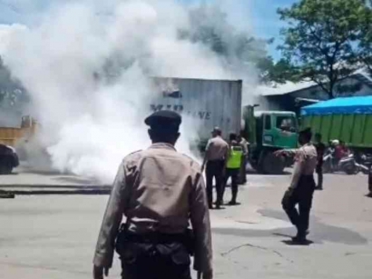Warga Sekitar Unjuk Rasa Protes Masuk  Kawasan Harus Berbayar di Jalan Kima 3, Kota Makassar