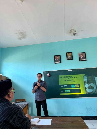 Seminar Digital Marketing Sebagai Upaya Meningkatkan Daya Saing Bisnis di Desa Cikahuripan Lembang