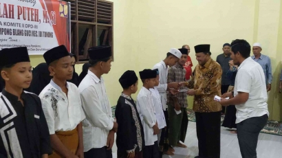 Senator DPD RI Dr. Ir. Abdullah Puteh Sambut Ramadhan dengan Santuni Anak Yatim di Ponpes di Aceh
