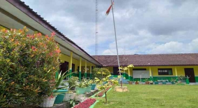 Tim Pengabdian Program Studi Teknik Mesin UMY Implementasikan Solar Lighting System di SMK Muhammadiyah Turi Sleman