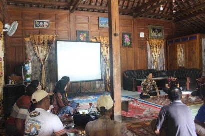 Mudah dan Praktis, Kelompok 115 KKN UNS Kenalkan Petani Desa Jatisari, Jatisrono, Wonogiri dengan Konsep Pertanian Organik