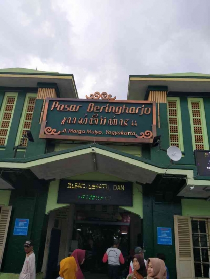 Merdeka Belajar Langsung di Pasar Beringharjo Yogyakarta