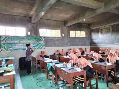 Cegah Nikah Usia Dini, Kemenag Kabupaten Blitar Bekali Bimbingan Pra Nikah bagi Siswa-Siswi Sekolah