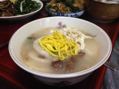 Fakta Tteokguk: Sup Penambah Usia di Korea Selatan