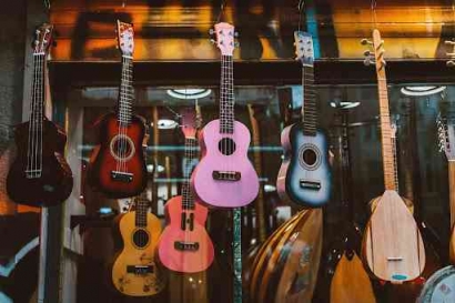 13 Hal yang Perlu Diperhatikan Saat Membeli Alat Musik Gitar!