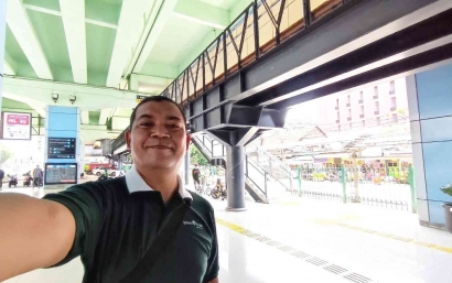 Yeay, Taraweh ke Istiqlal via Skybridge Stasiun Juanda