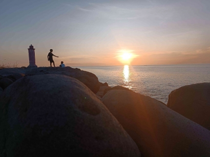 Menikmati Cantiknya Sunrise di Pantai Labuan Haji