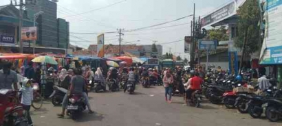 Keberlangsungan Pasar Tumpah di Jatibarang Kabupaten Indramayu Dalam Menghadapi Era Modernsasi
