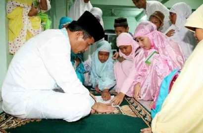 Kegiatan Wajib Anak Saat Ramadhan, "Fansign" Imam Tarawih
