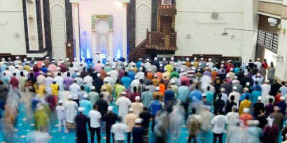 Keindahan Ramadan: Siangnya Bersabar dan Malamnya Bersyukur