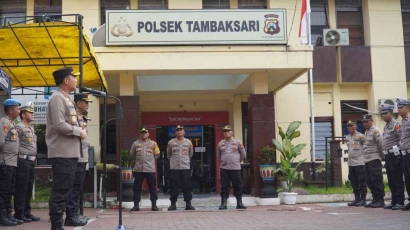 Apel Pagi di Polsek Tambaksari, Kapolrestabes Surabaya: Tingkatkan Komunikasi dengan Masyarakat