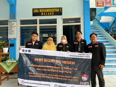 Penutupan PMM UMM Baktiku Negeri Kelompok 7 Gelombang 1 dan Pemberian Cinderamata kepada SMA 1 Muhammadiyah Malang