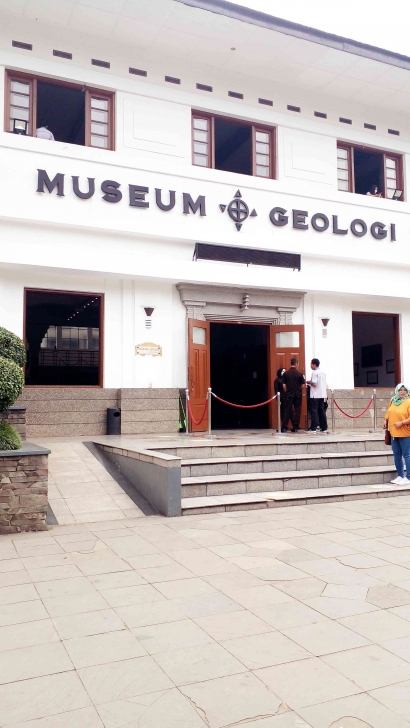 Mengunjungi Peradaban Zaman Dahulu Kala - Museum Geologi Bandung