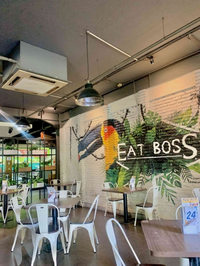 Eat Boss Cafe Tempat Nongkrong yang Murah dan di Dalamnya Ada Tempat Bowling Juga