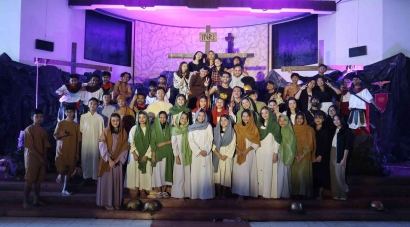 Pemuda dan Remaja Paroki Gembala Baik Batu, Adakan Visualisasi 7 Sabda Yesus di Hari Jumat Agung