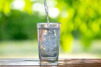 Manfaat Minum Air Putih Hangat