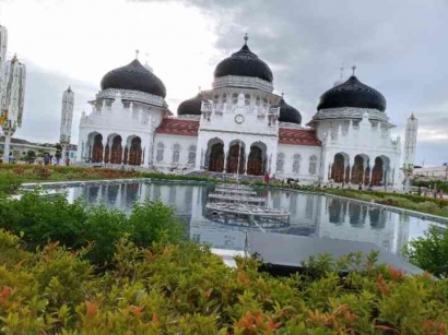 Pesona Masjid Raya Baiturrahman sebagai Destinasi Wisata Religi di Aceh
