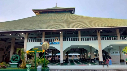 Semilir Angin Di Masjid Agung Sudirman, Arsitekturnya Bergaya Wantilan Khas Bali
