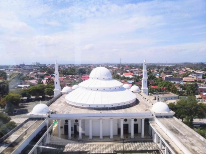 Indahnya Toleransi dan Kemanusiaan di Masjid Agung At-Taqwa Bengkulu