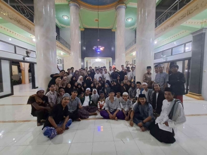 Remaja Masjid Nurul Iman Lungkak Melaksanakan Acara Buka Bersama Anak Yatim dan Piatu