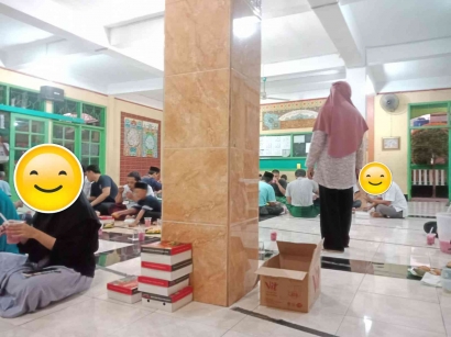 Serunya Berburu Nasi Kotak untuk Buka Hingga Sholat Tarawih Bersama Teman di Masjid As-Salam