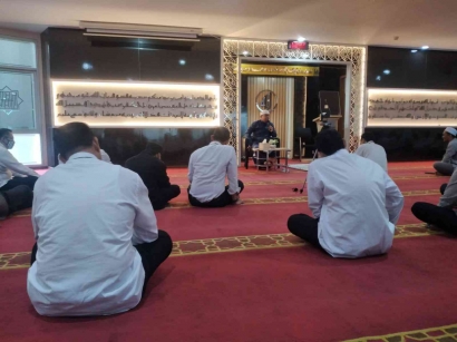 Kisah Pengkhianatan Istri dari Masjid KPK