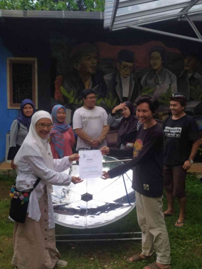Solarstove Untuk Nusantara Kompor Surya Karya Inovasi Mahasiswa SBM ITB