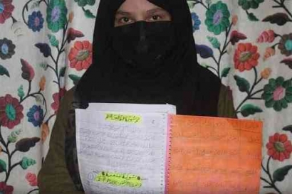 Gadis Kashmir Salima Menulis Al-Qur'an dengan Tangan dalam Empat Bulan