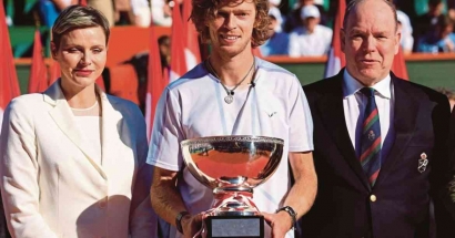 Monte-carlo Master (7):  Andrey Rublev Raih Trophy ATP Master 1000 Pertama