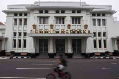 Wisata Sejarah Gedung Merdeka Bandung