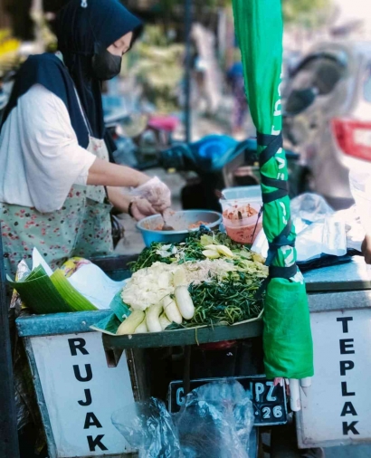 Merindukan Rujak Teplak, Kuliner Langka yang Hanya Ada di Kampung Halaman