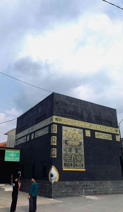 Unik, Masjid Al-Majid Baleendah Berbentuk Kabah, Dipakai Syuting "Preman Pensiun"