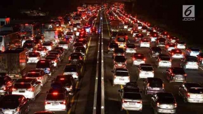 Kebijakan Satu Arah dan Derita Pemudik yang Melawan Arus