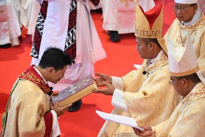 V. S. Triatmojo: Kompasianer yang Ditahbiskan Menjadi Uskup Tanjung Karang!