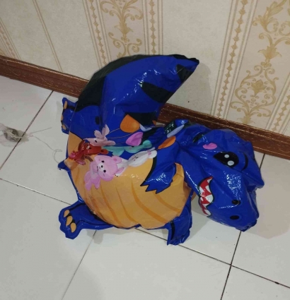 Balon Sisa Lebaran dan Populasi Dunia