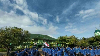 Memperingati Hari Pendidikan Nasional dengan Menyelenggarakan Upacara Bendera di Kakanwil Kemenag Ja