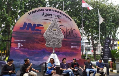 Dukungan JNE sebagai Partner Resmi Logistik di Tur Album Tujuh Slank
