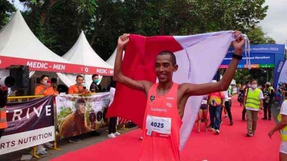 Medali Emas Pertama SEA Games kamboja 2023 Diraih oleh Atlet Pelari Indonesia Agus Prayogo