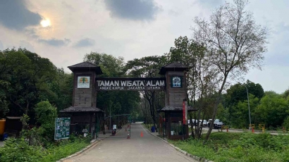 Wekeend Tiba, Warga Jakarta Banyak yang Menghabiskan Waktunya untuk Berlibur ke Hutan Mangrove