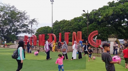 Alun-Alun Kota Bandung: Taman Kota dengan Segudang Spot Wisata
