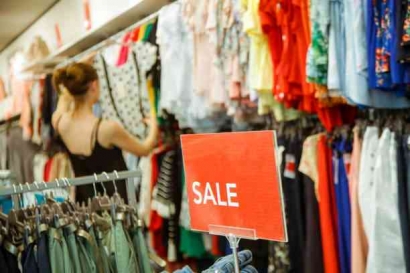 Mengenal Lebih Dekat: Thrift Baju yang Dilarang di Indonesia dan Upaya Mengatasi