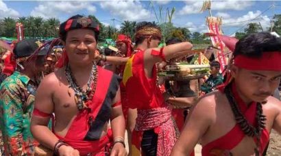 Festival Nai'k Dango Dayak Kanayatn di Rumah Radakng Aya' Ngabang Kalimantan Barat
