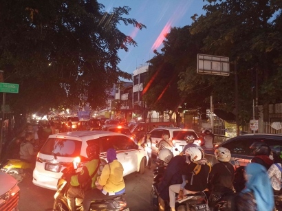 Kemacetan Lalu Lintas di Stasiun Bekasi di Setiap Sore Hari