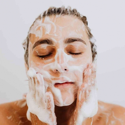 Sabun Cuci Muka yang Bagus untuk Remaja Pria dan Wanita