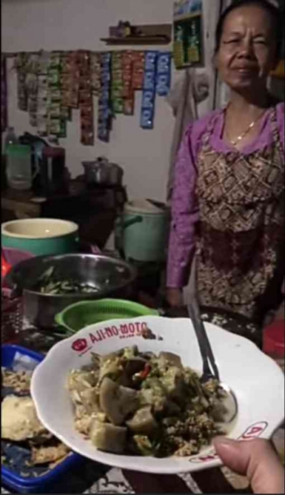 Tiwul Lodeh Terong Mbah Diman, Kuliner Malam Ponorogo yang Murah Meriah