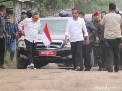 Presiden Jokowi Menerima Ribuan Aduan Jalan Rusak Melalui Media Sosial