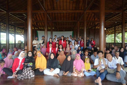 Mahasiswa FIKOM Universitas Mercu Buana Selenggarakan Kuliah Peduli Negeri di Desa Bojong Menteng