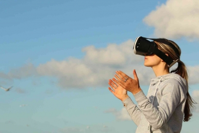Merevolusi Pendidikan dengan AR dan VR Menjelajahi Manfaat dan Kemungkinan