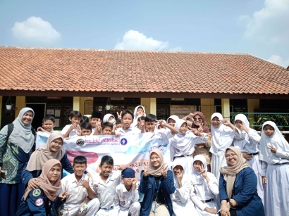 Sosialisasi Jajanan Sehat dan Bahan Berbahaya pada Makanan di SD Negeri Ciheuleut 2 Kota Bogor oleh Mahasiswa Supervisor Jaminan Mutu Pangan Sekolah Vokasi IPB